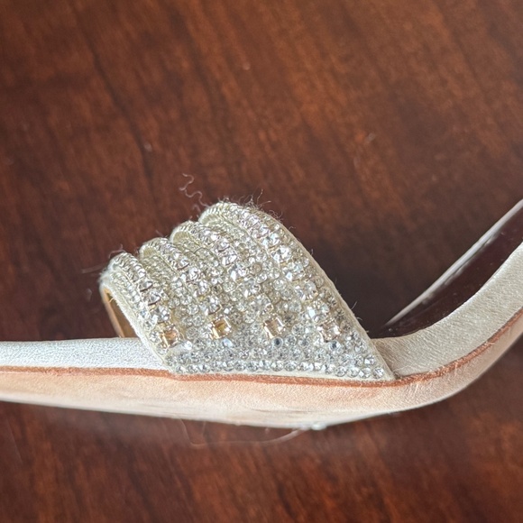 Badgley Mischka Ivory Heels - Picture 3 of 4